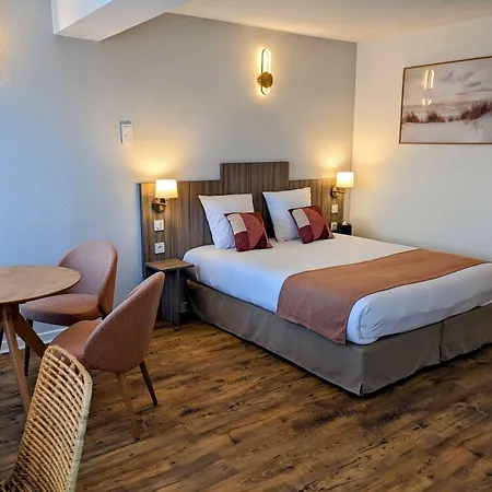 Hotel La Maison Des Croisades - Au Pied Des Remparts 3*