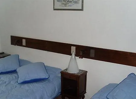 La Maison Des Croisades - Au Pied Des Remparts 3*