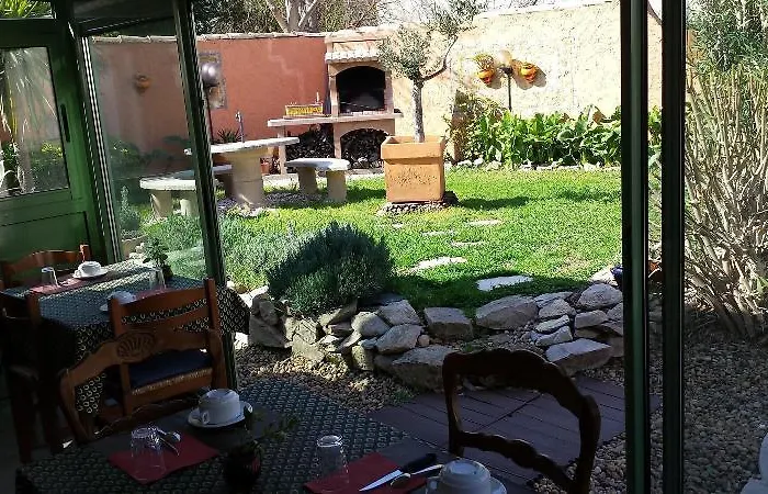 La Maison Des Croisades - Au Pied Des Remparts 3*