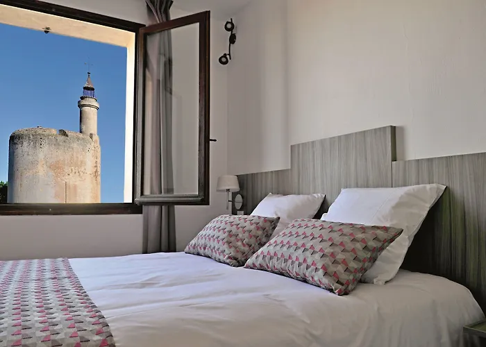 Hotel La Maison Des Croisades - Au Pied Des Remparts 3*
