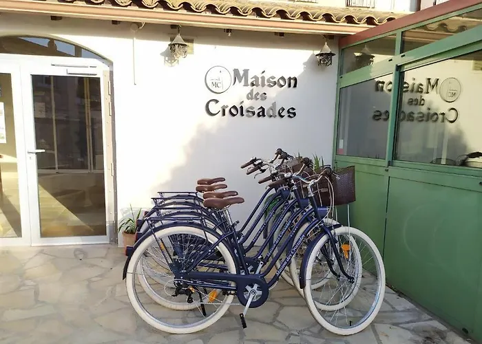 Hotel La Maison Des Croisades - Au Pied Des Remparts 3*