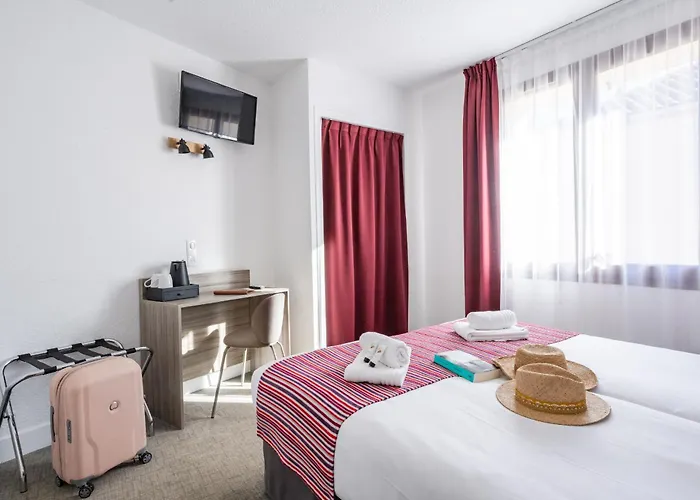 Hotel La Maison Des Croisades - Au Pied Des Remparts 3*