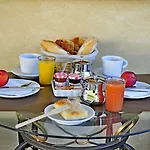La Maison Des Croisades - Au Pied Des Remparts Hotell 3*