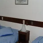 La Maison Des Croisades - Au Pied Des Remparts 3*