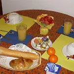 La Maison Des Croisades - Au Pied Des Remparts Hotell 3*