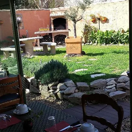 La Maison Des Croisades - Au Pied Des Remparts 3*