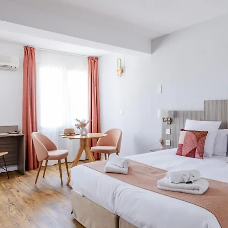 La Maison Des Croisades - Au Pied Des Remparts 3*