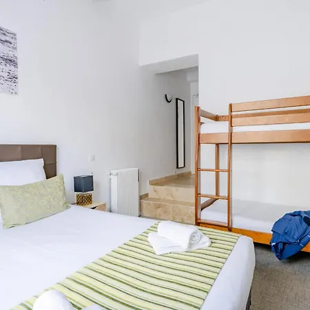 La Maison Des Croisades - Au Pied Des Remparts 3*