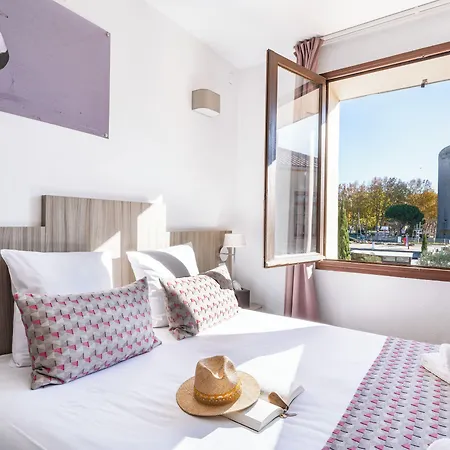 La Maison Des Croisades - Au Pied Des Remparts 3*