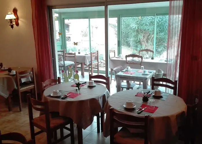 La Maison Des Croisades - Au Pied Des Remparts Hotel 3*